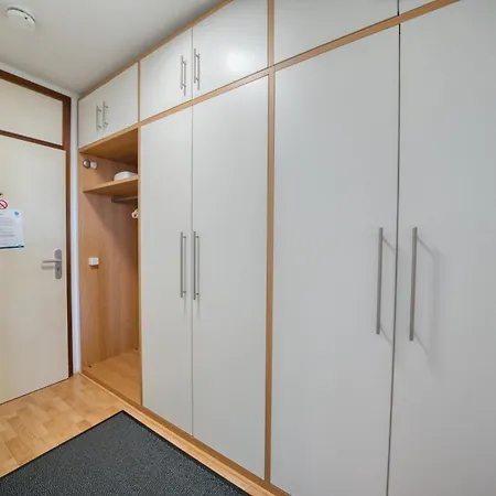 - Haus H, App 0h1110 *
